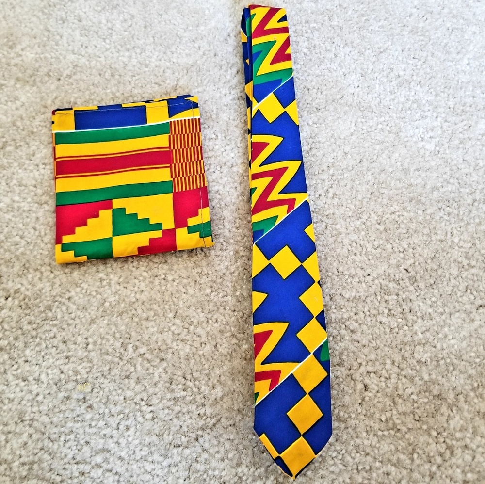 Beautiful Kente tie and hankerchief set.